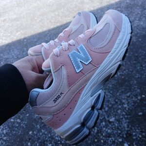 New Balance 2002R Rugged/Lifestyle Athletic Shoes Size 2 Youth for Girls